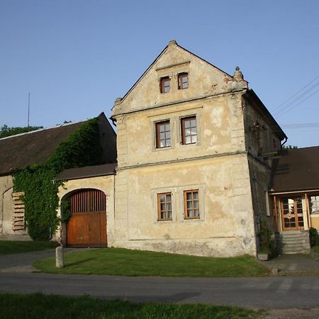 Apartman Na Statku Miskovice  Екстериор снимка
