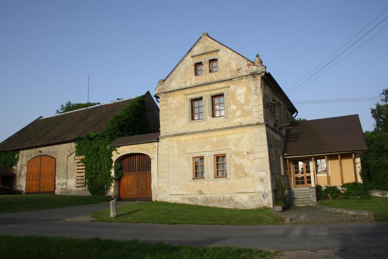Apartman Na Statku Miskovice  Екстериор снимка