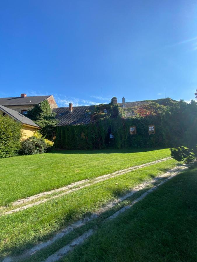 Apartman Na Statku Miskovice  Екстериор снимка